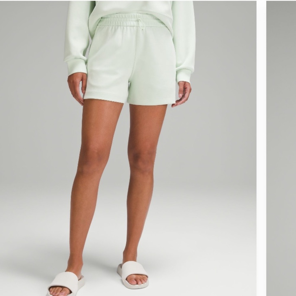Lululemon Softstreme High-Rise Short 4" size 6